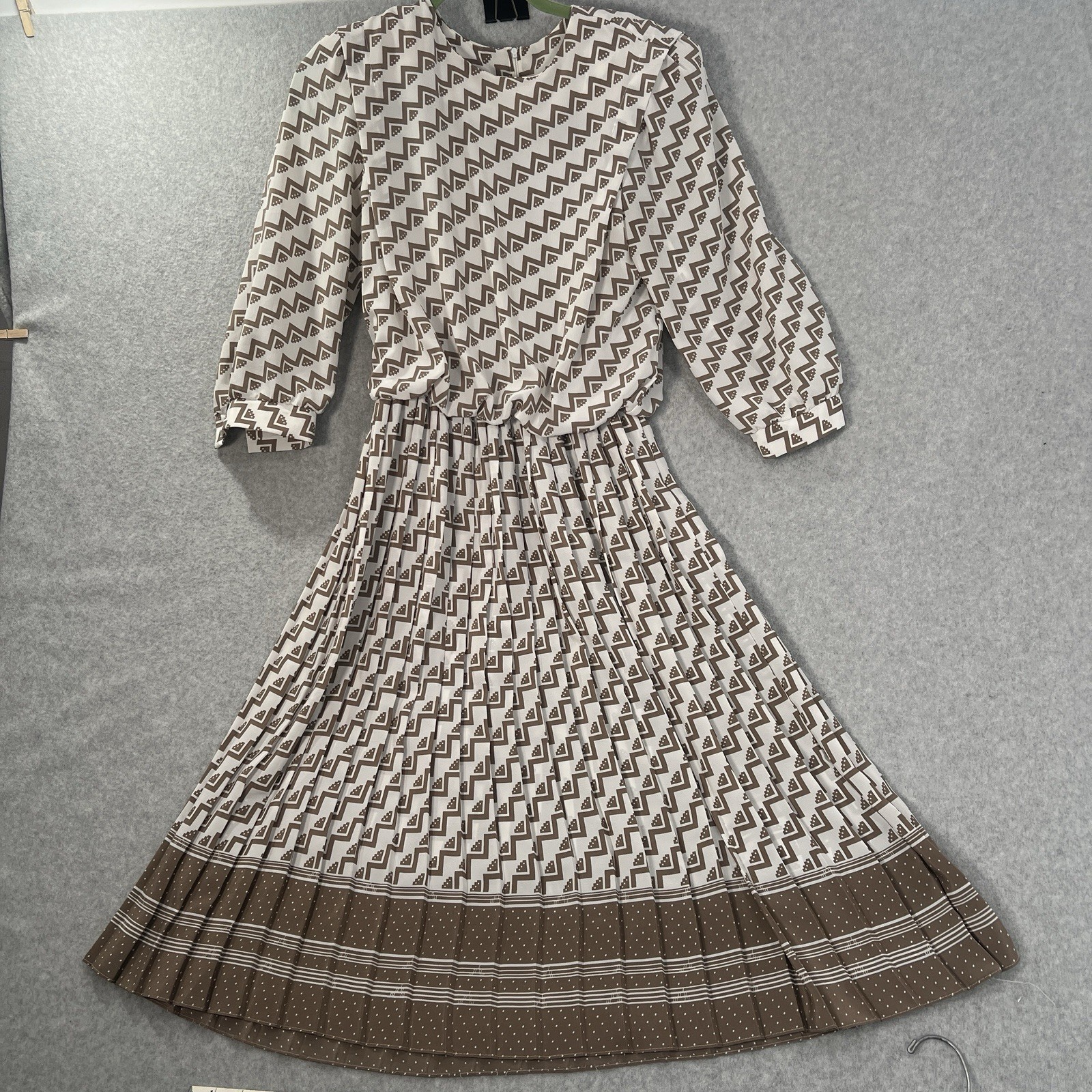 Vintage VLP Dress 80s Geometric Blouson tan white Pleated Skirt Size 10P