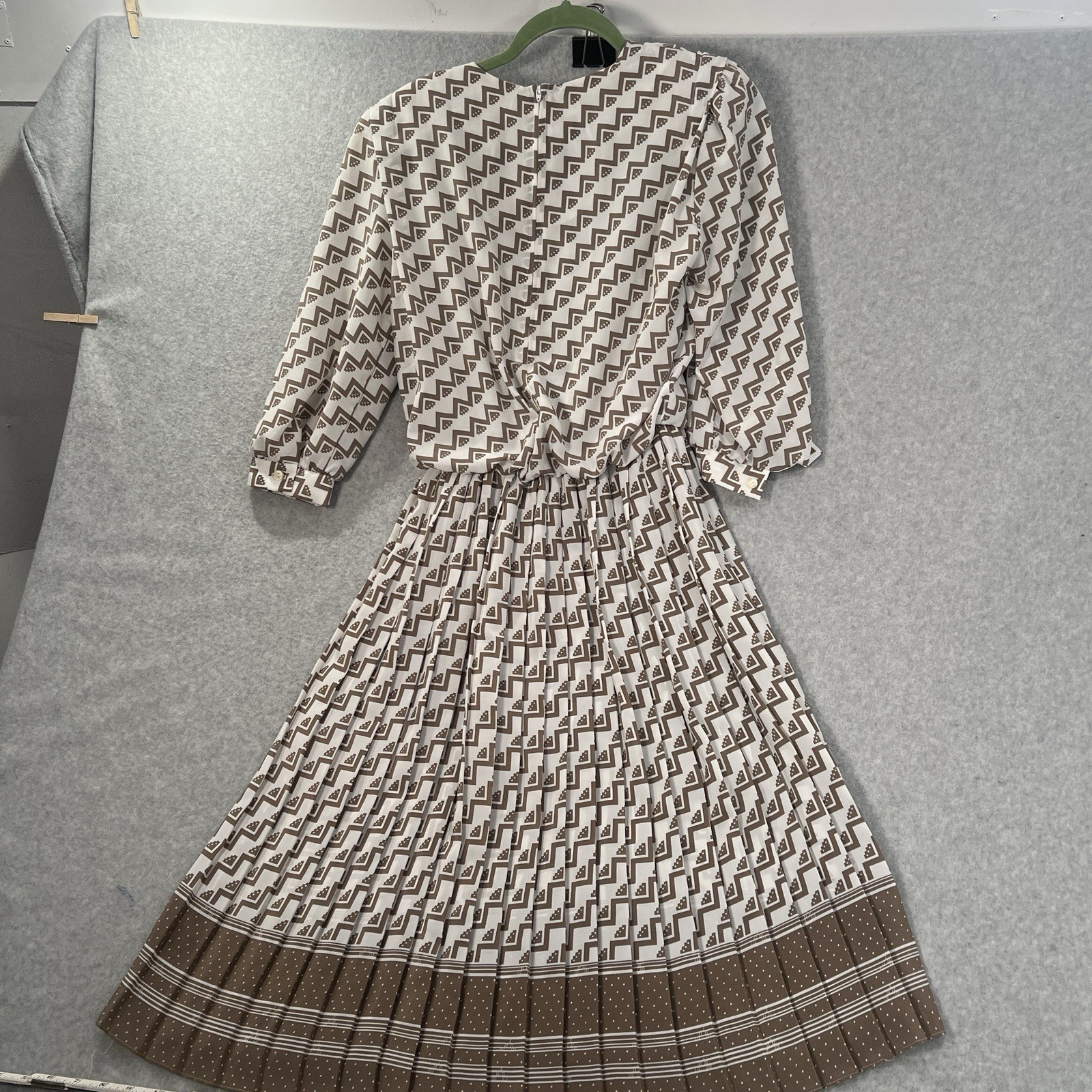 Vintage VLP Dress 80s Geometric Blouson tan white Pleated Skirt Size 10P