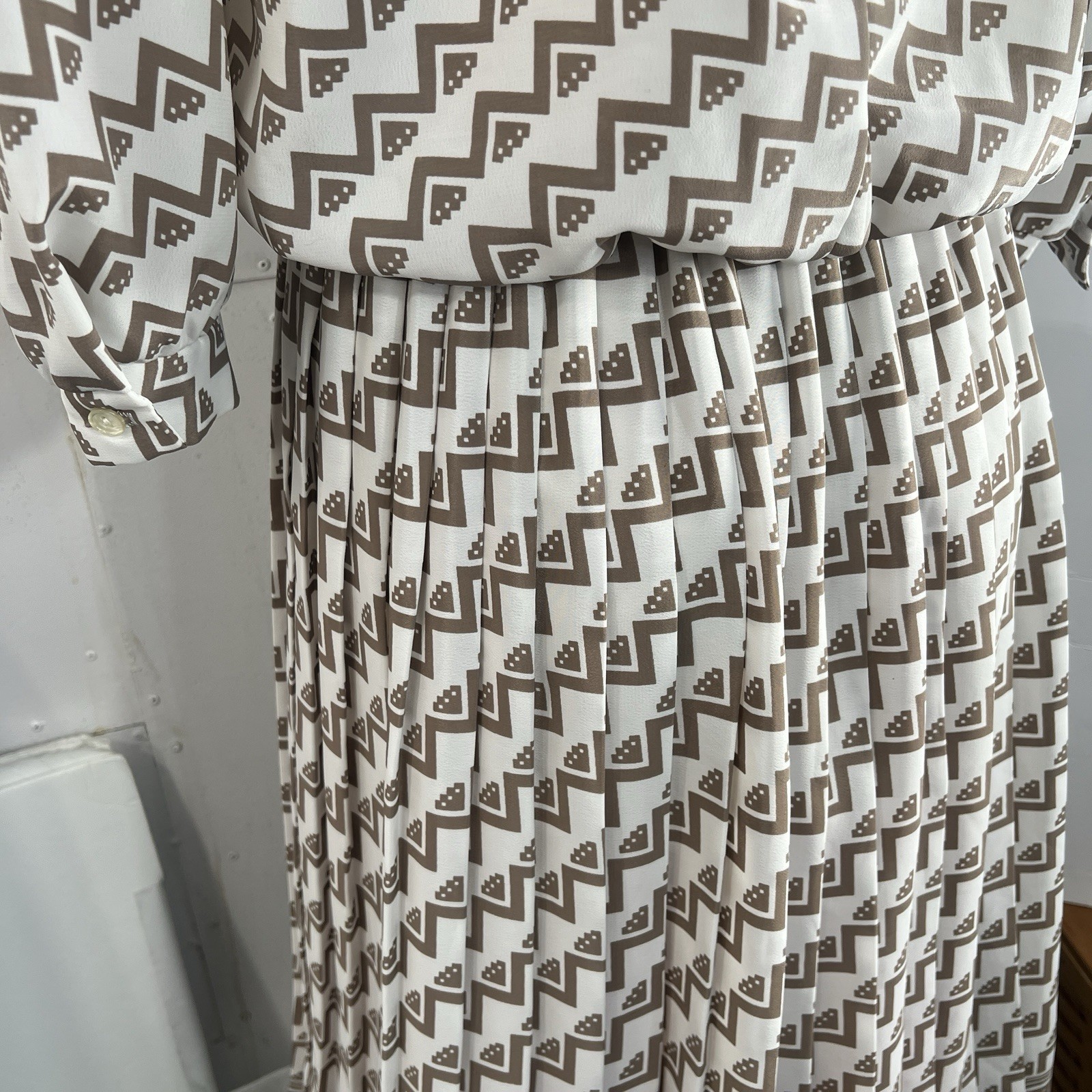 Vintage VLP Dress 80s Geometric Blouson tan white Pleated Skirt Size 10P