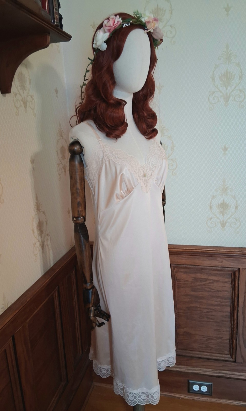 Vintage 1970s 1980s Sliperfection Beige Lacy Cottagecore Balletcore Slip Dress