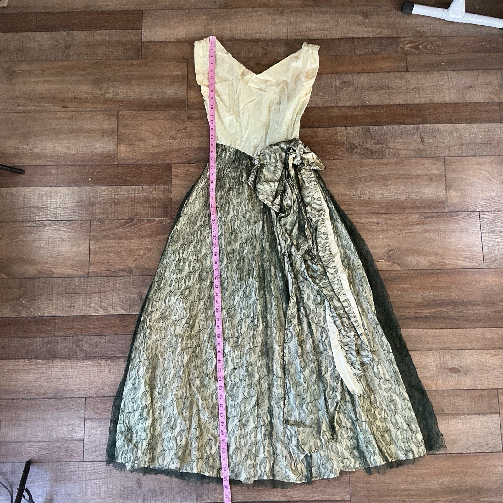 50s VINTAGE Ivory Satin Black Lace Ball Gown Formal Dress Size XS Bow 56″ #44D4