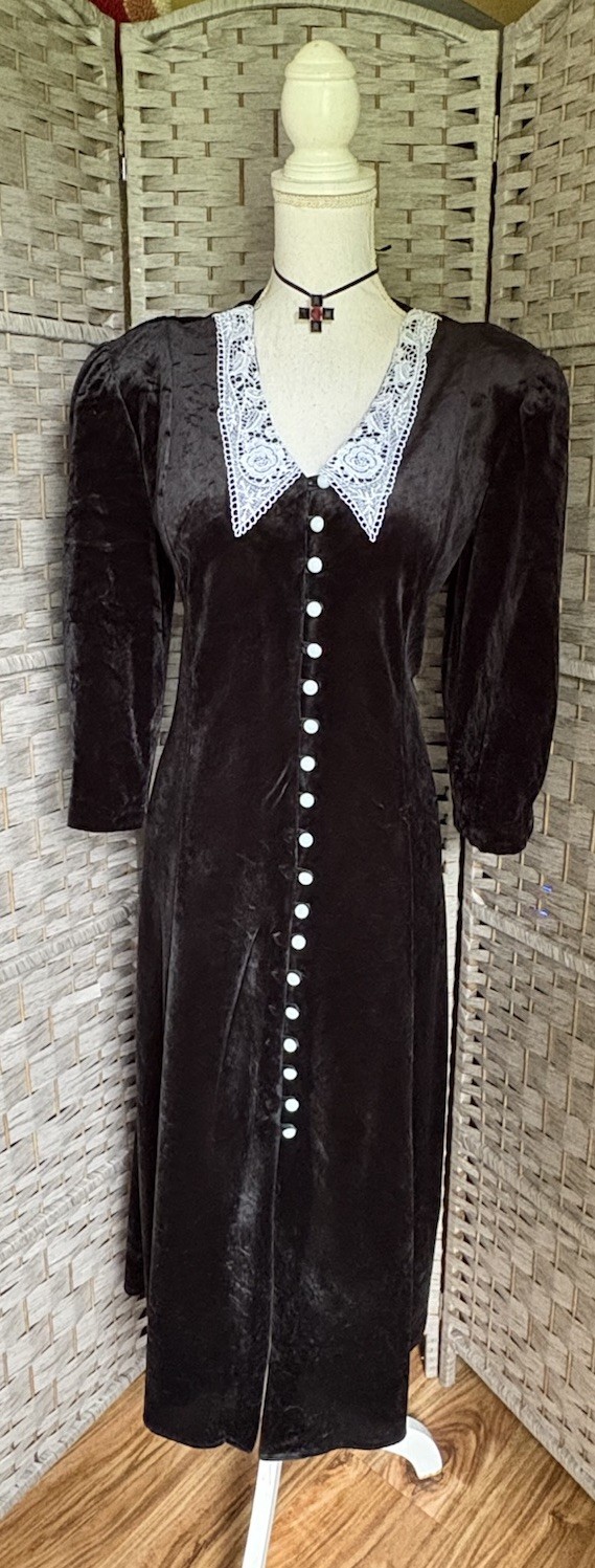 Vintage 80s Black Gothic Spooky SZ 14 Wednesday Addams Velvet Pearls Ultra Dress