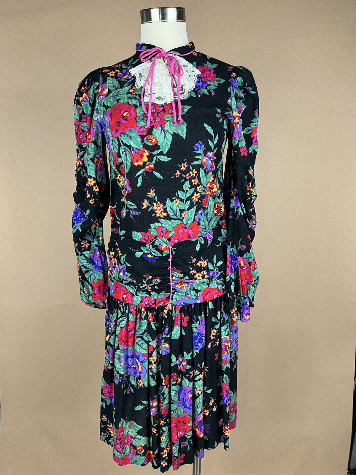 Vintage Women’s Size XS Bust 32 inches 1980s Floral Long Sleeve Drop Waist Dress