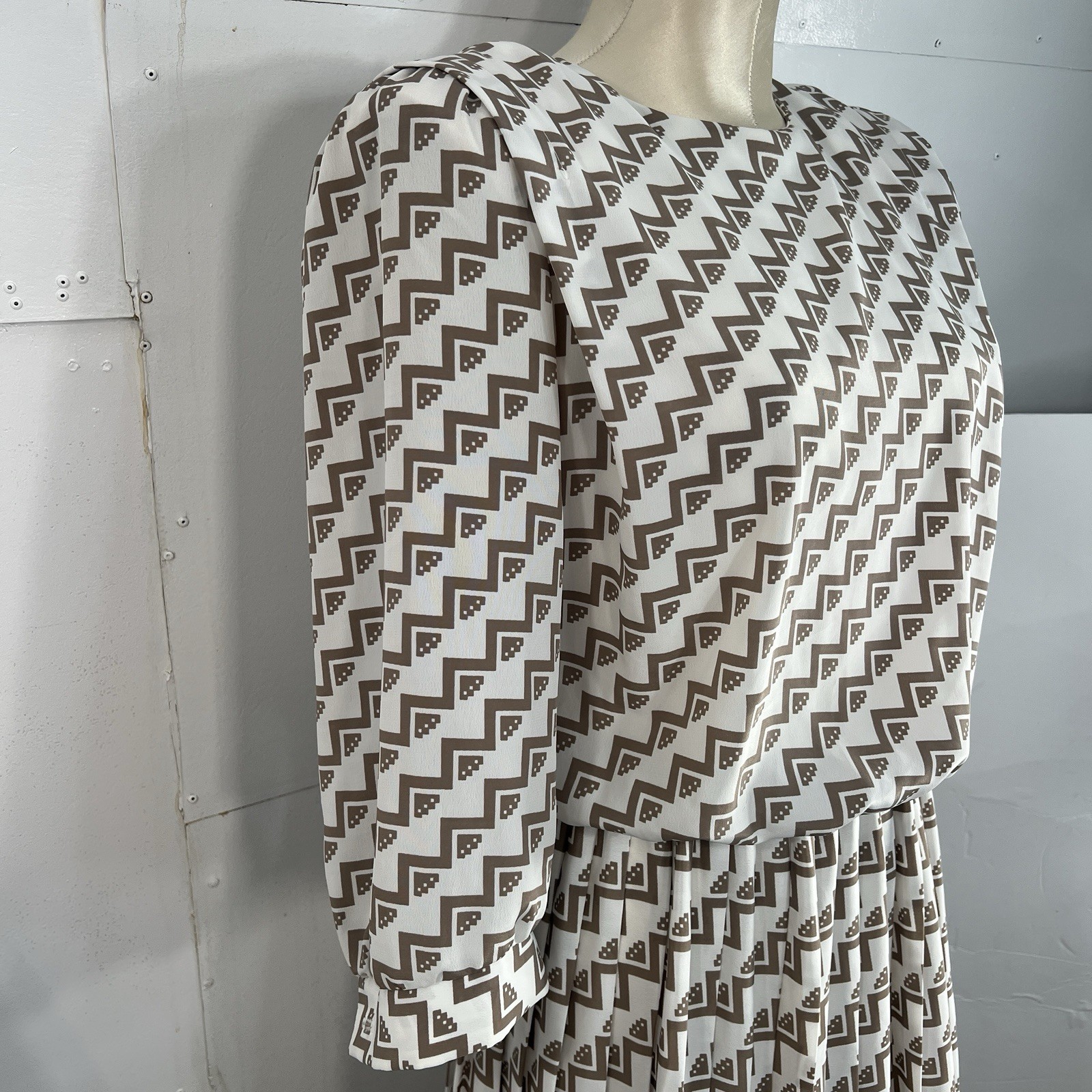 Vintage VLP Dress 80s Geometric Blouson tan white Pleated Skirt Size 10P