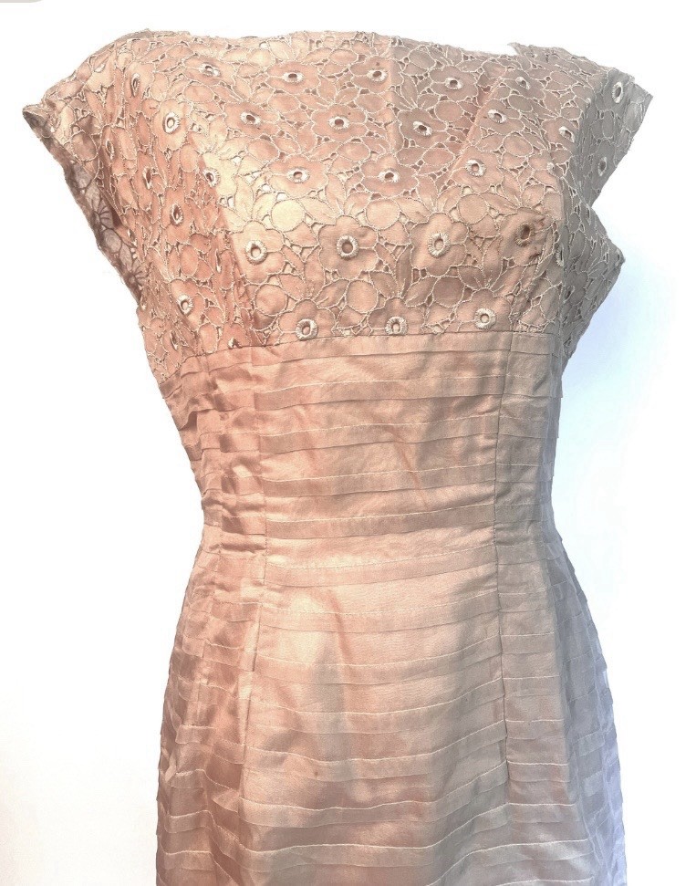 Vintage 60s Pink Eyelet Dress Organza Back Bow And Trained Fully Lined Size 8