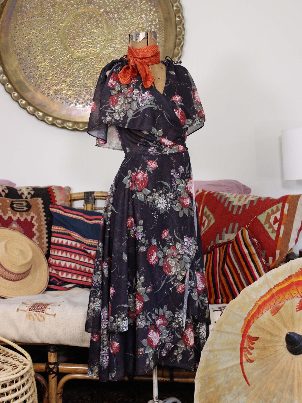 VTG 1970s Ruffled Wrap Dress Black Dutch Floral Plunge Tie Flutter Sleeve