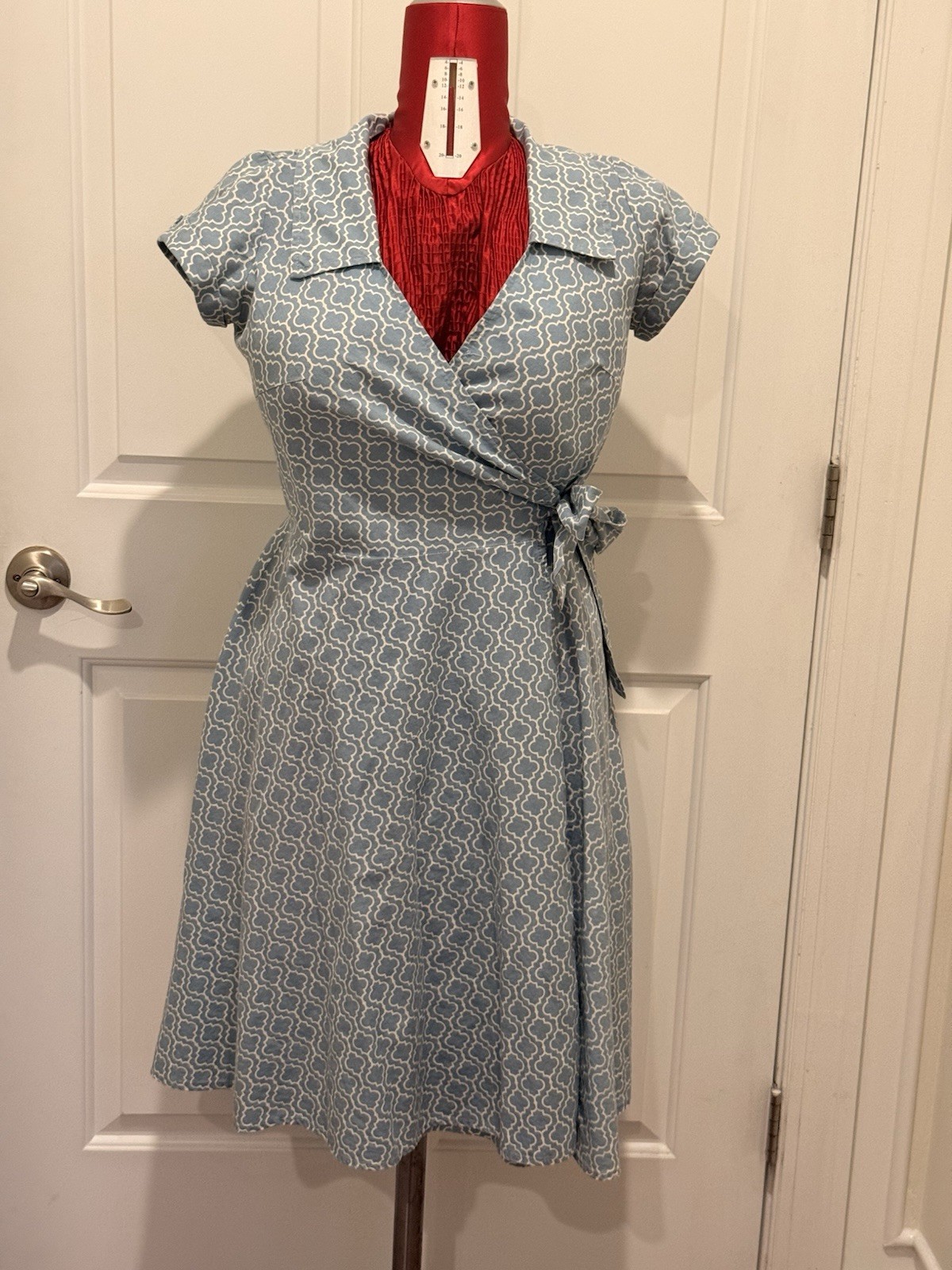 Women’s 2000’s Heartbreaker/Heart Of Haute Size L Blue Tile Pattern Wrap Dress