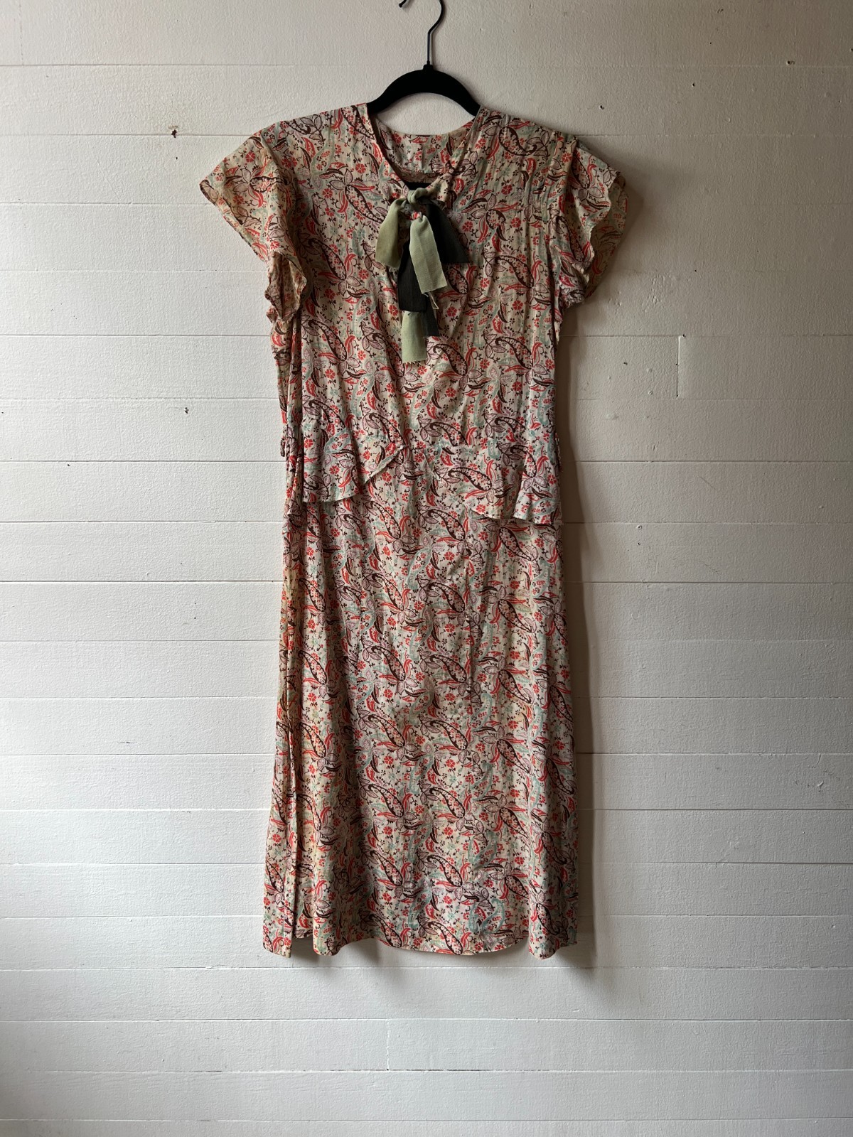 Vintage 1930s Floral Paisley Day Dress with Bow – 38x34x43 AR FL