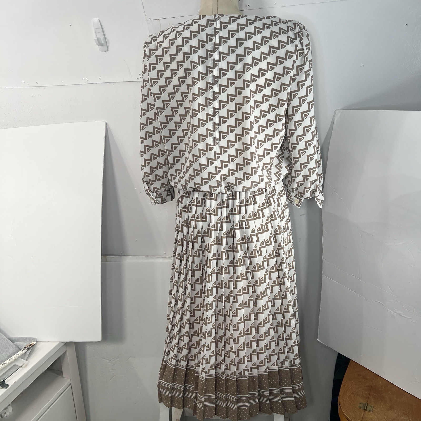 Vintage VLP Dress 80s Geometric Blouson tan white Pleated Skirt Size 10P